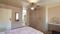 Main Bedroom - 19 square meters of property in Robindale