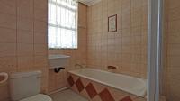 Bathroom 1 - 7 square meters of property in Robindale