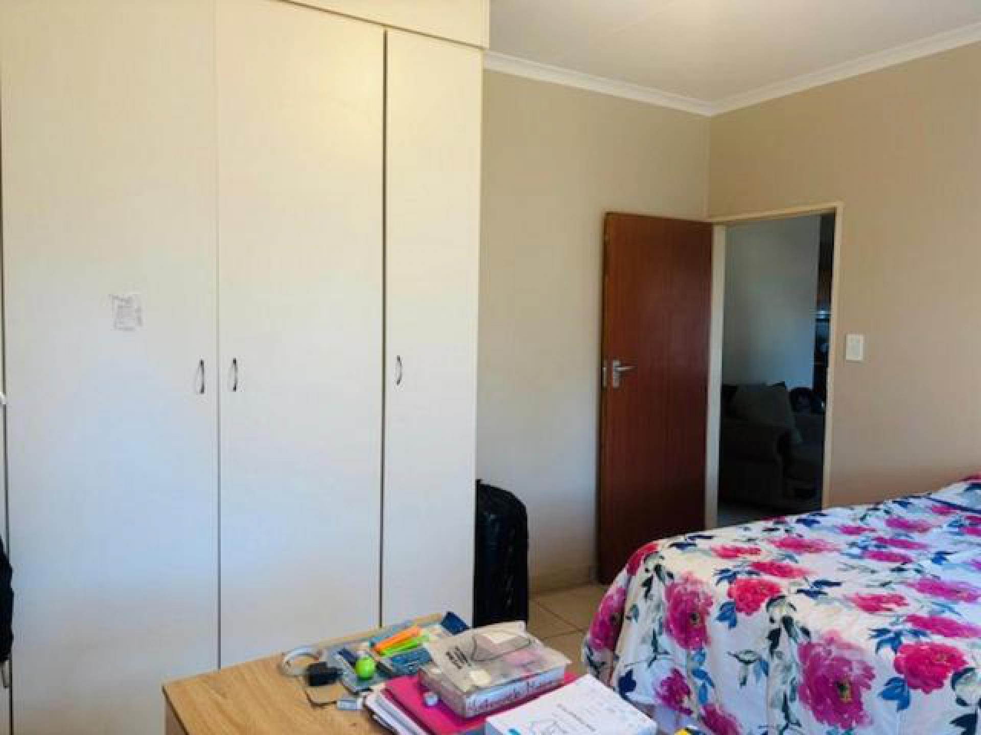 Bed Room 1 of property in Rustenburg