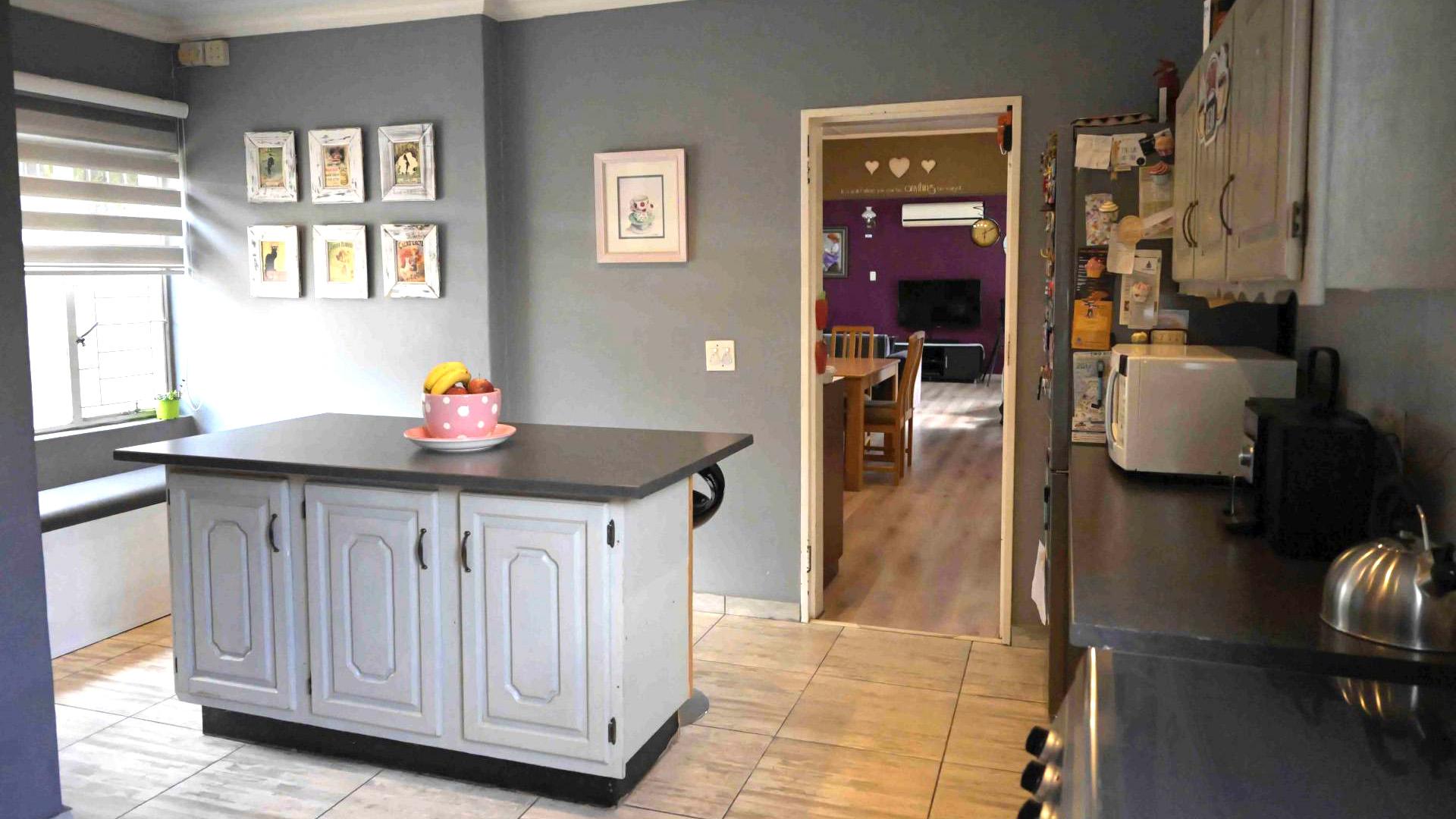 Kitchen - 40 square meters of property in Sasolburg