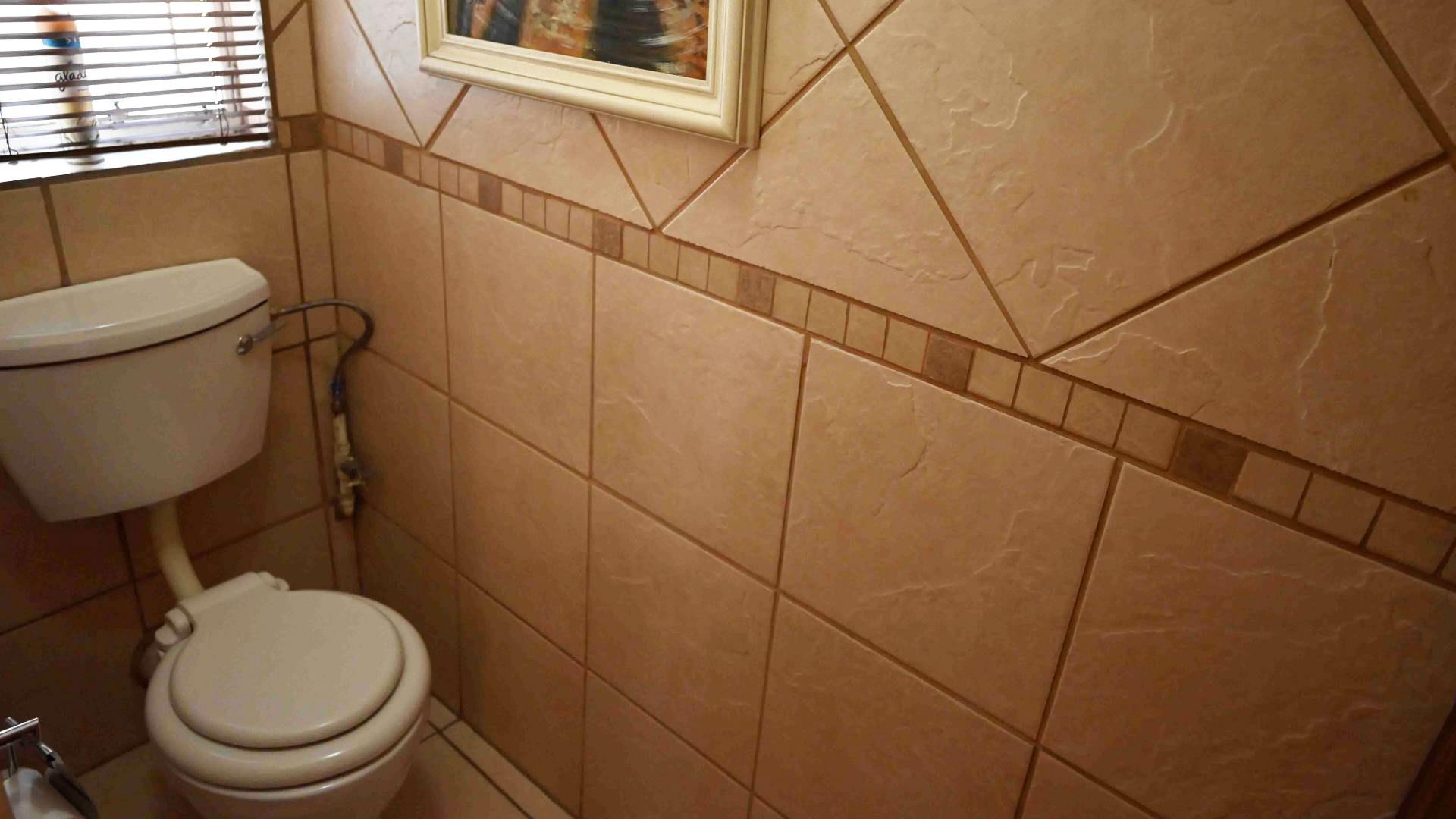 Bathroom 1 - 10 square meters of property in Sasolburg