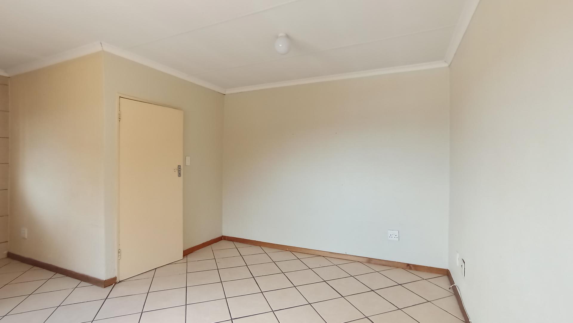 Lounges - 16 square meters of property in Philip Nel Park