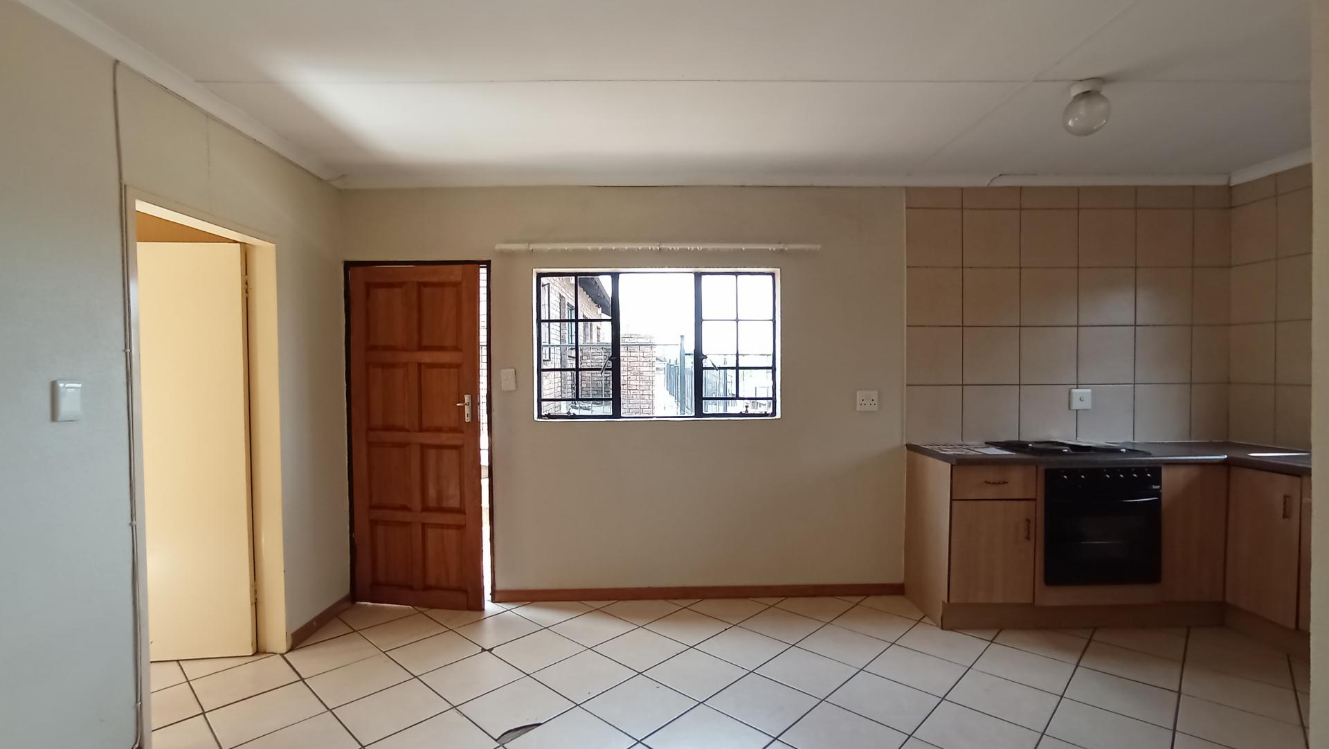 Lounges - 16 square meters of property in Philip Nel Park