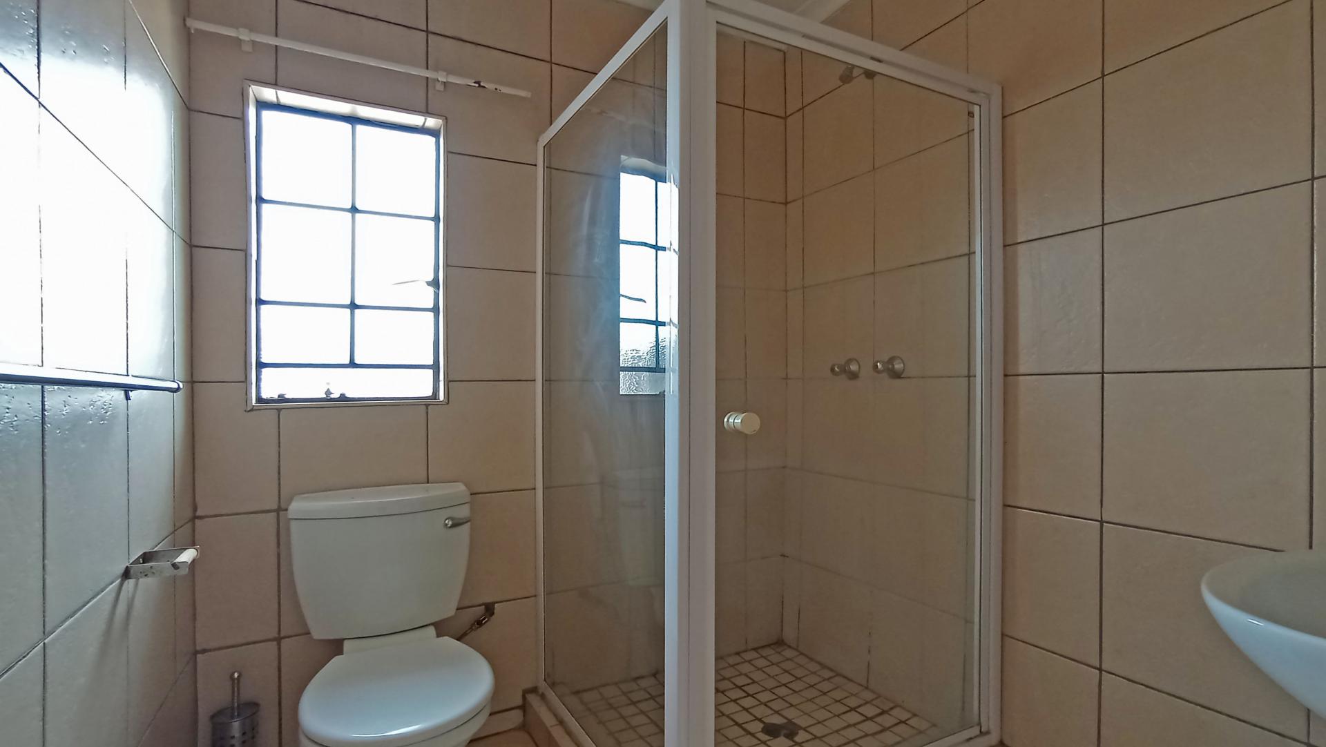 Bathroom 1 - 4 square meters of property in Philip Nel Park