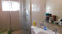 Bathroom 1 - 5 square meters of property in Essenwood