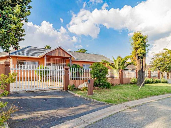 4 Bedroom House for Sale For Sale in Alan Manor MR628978