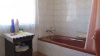 Bathroom 1 - 7 square meters of property in Maraisburg