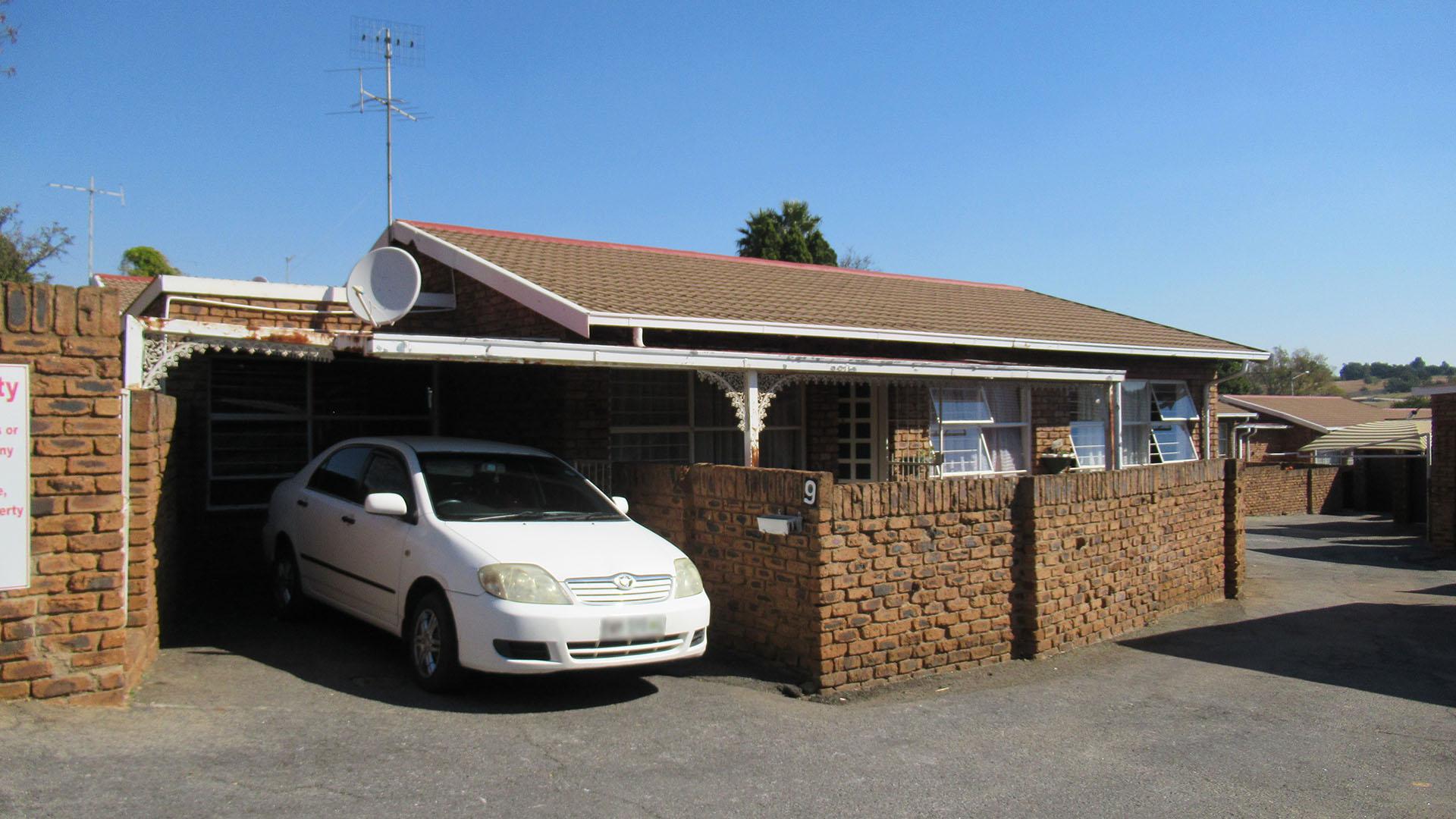 Front View of property in Mindalore