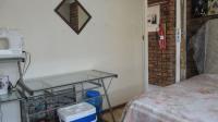 Bed Room 1 - 10 square meters of property in Mindalore