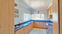 Kitchen - 23 square meters of property in Brackendowns