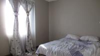 Main Bedroom - 13 square meters of property in Fleurhof