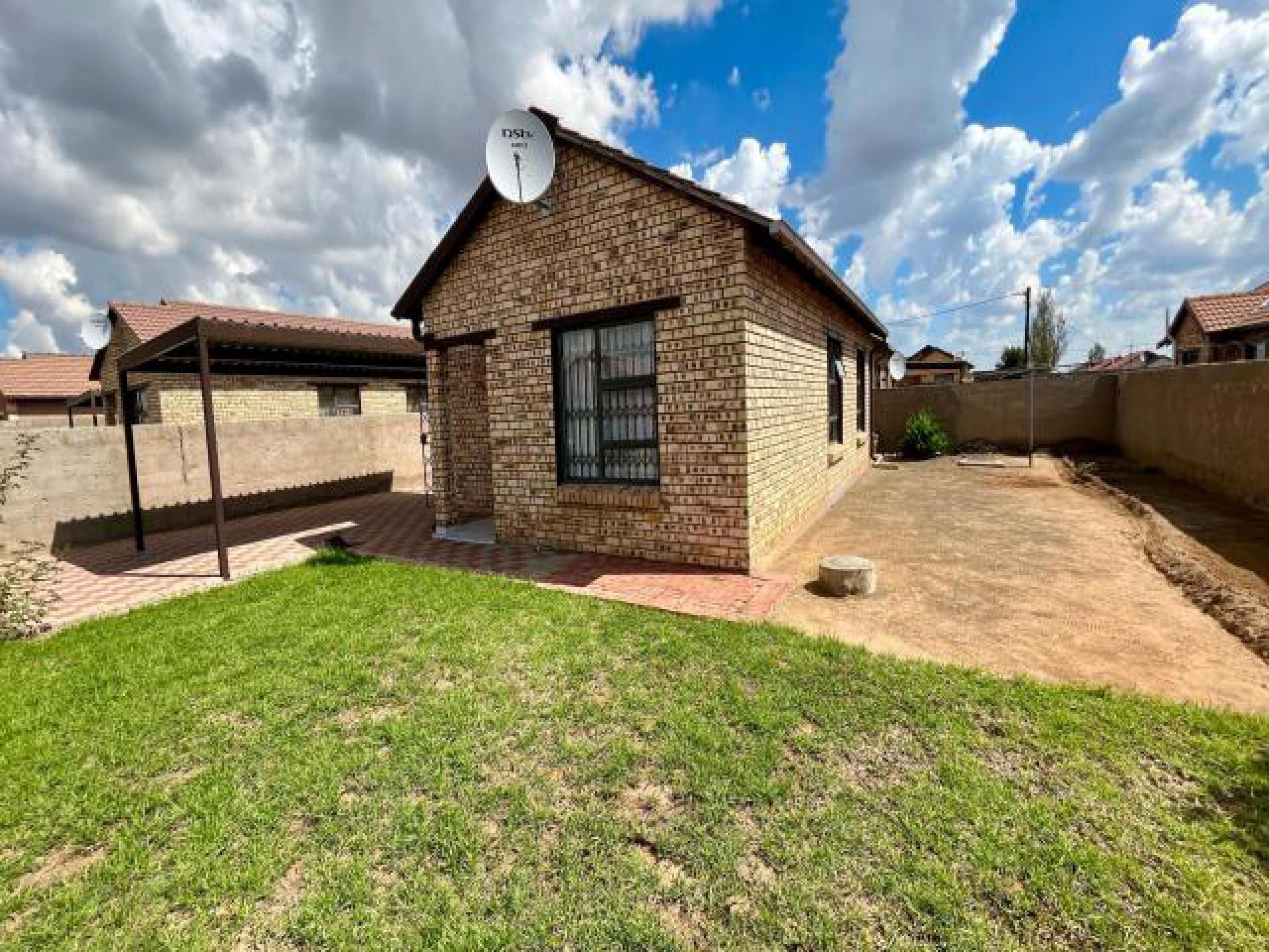 Front View of property in Bloemdustria