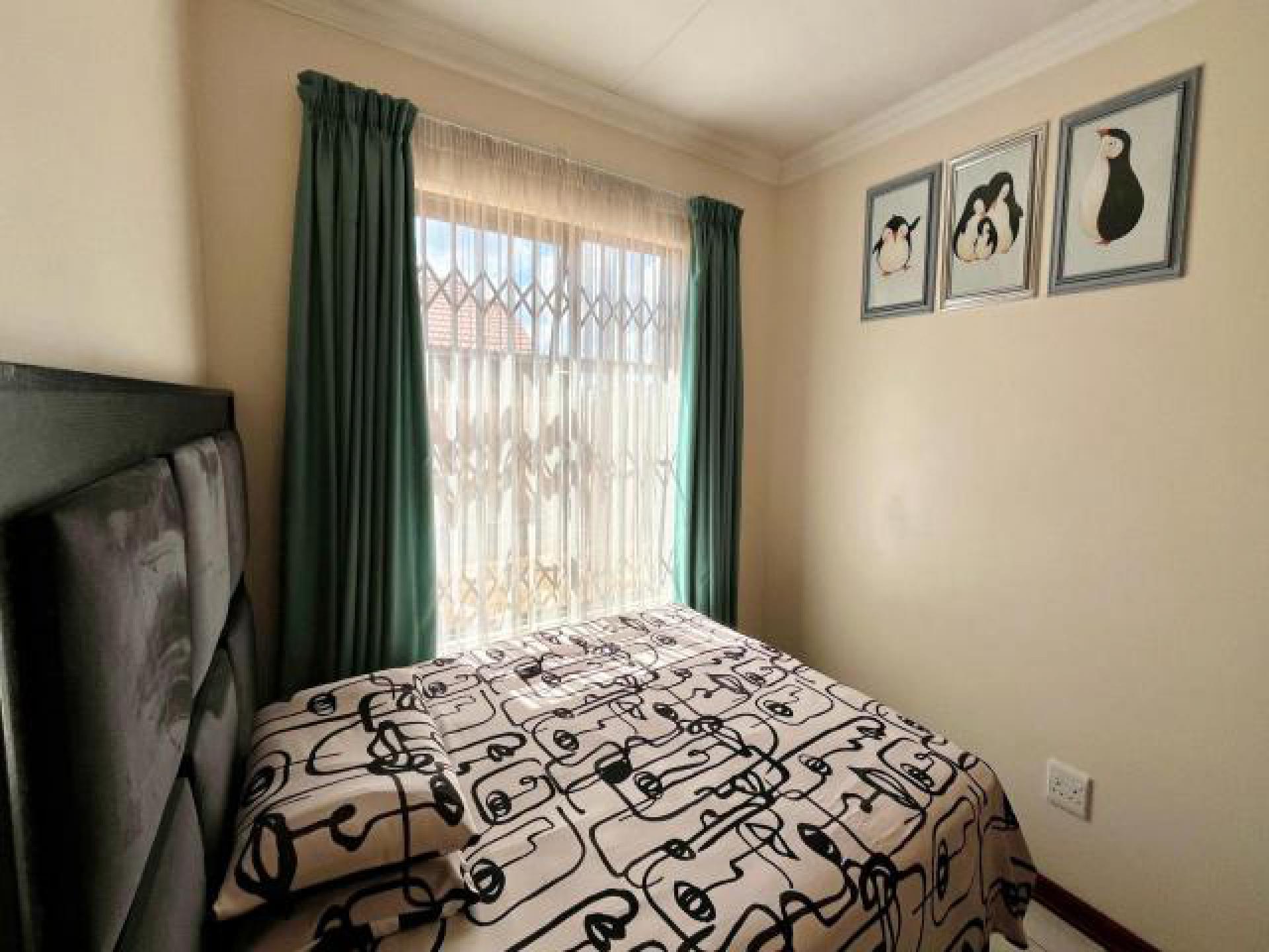 Bed Room 2 of property in Bloemdustria