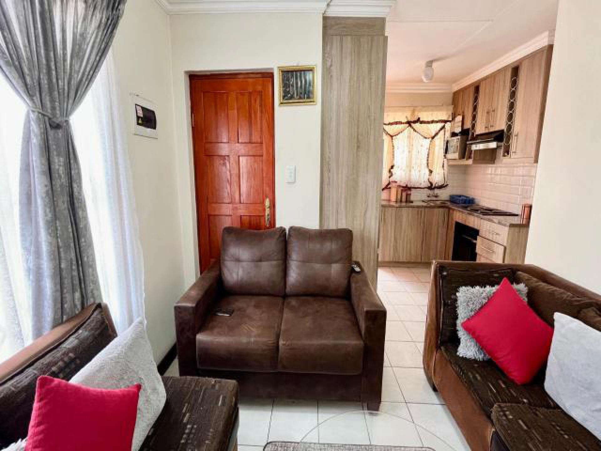 Lounges of property in Bloemdustria