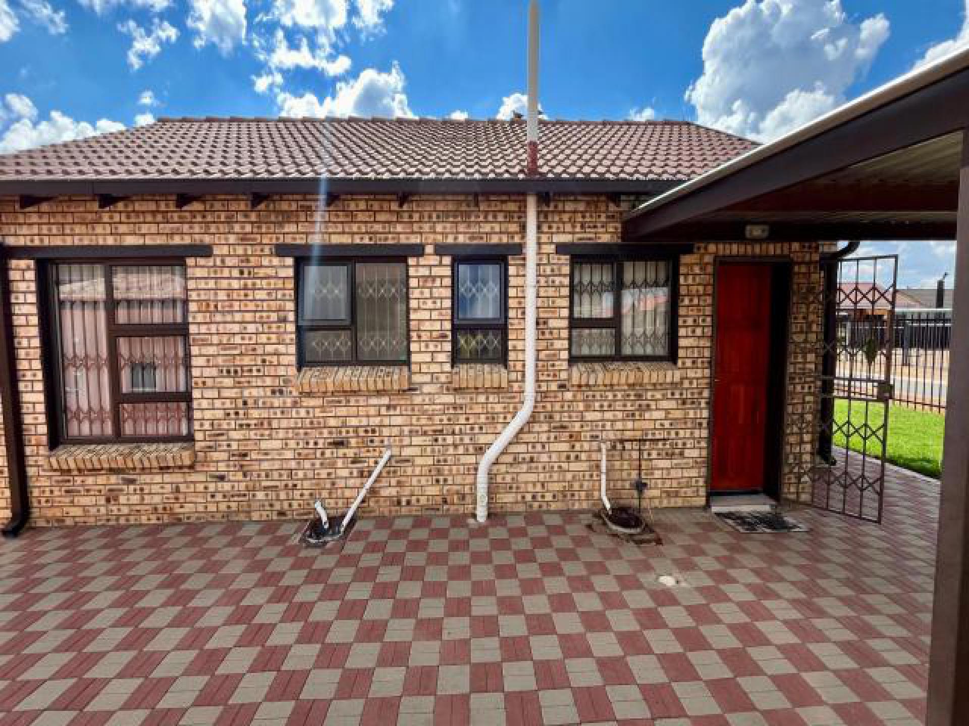 Front View of property in Bloemdustria