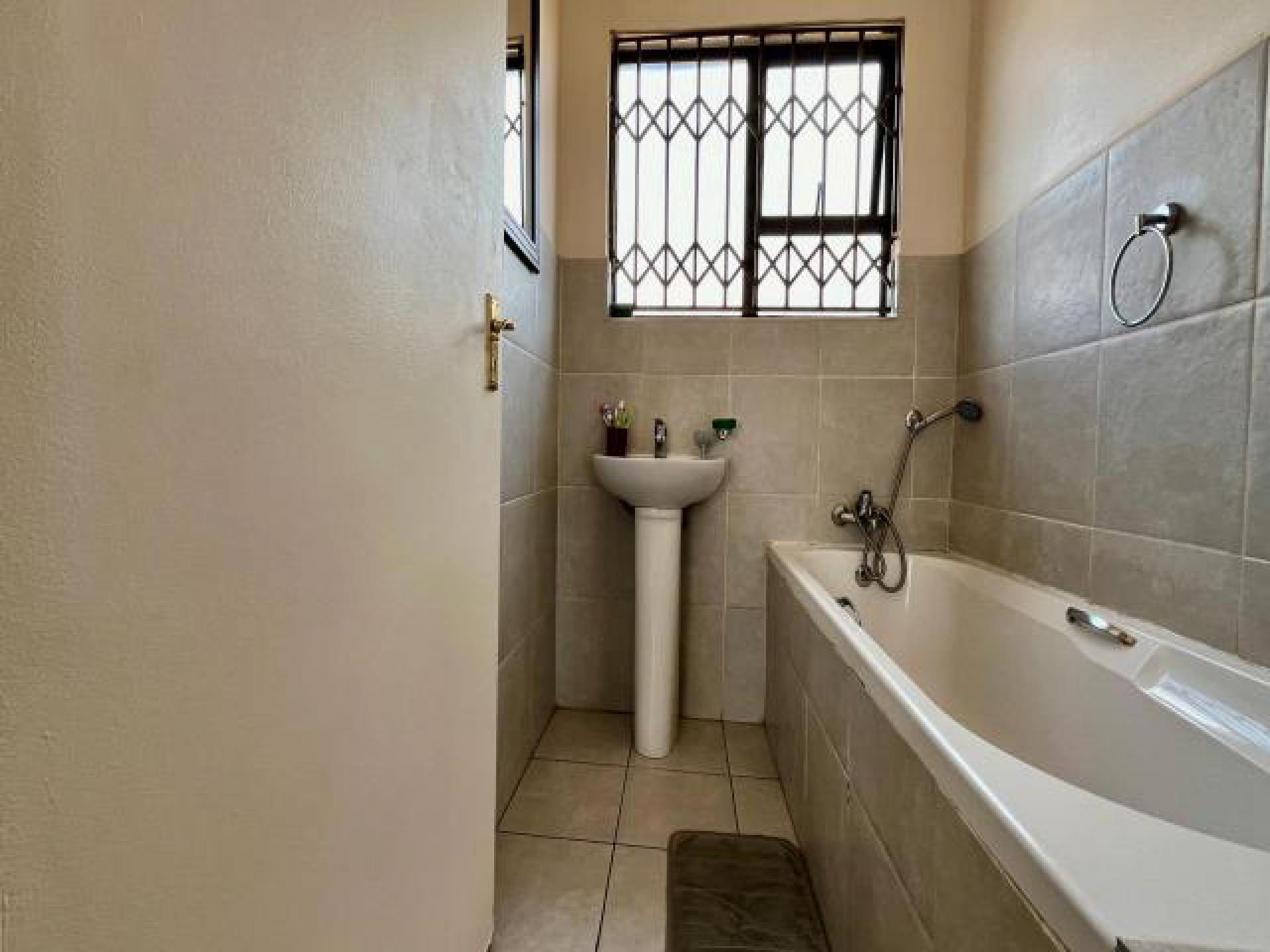 Bathroom 1 of property in Bloemdustria