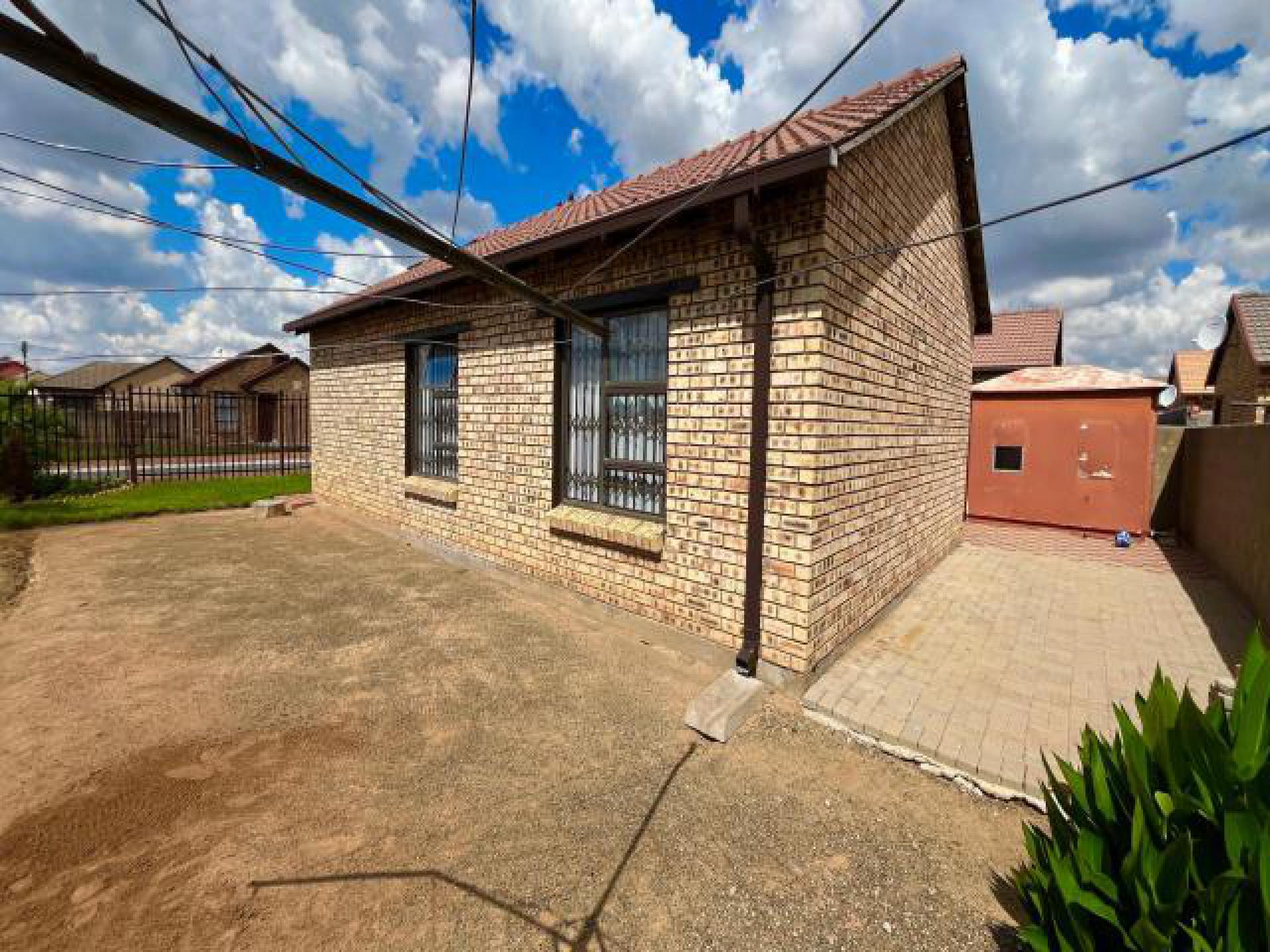 Backyard of property in Bloemdustria