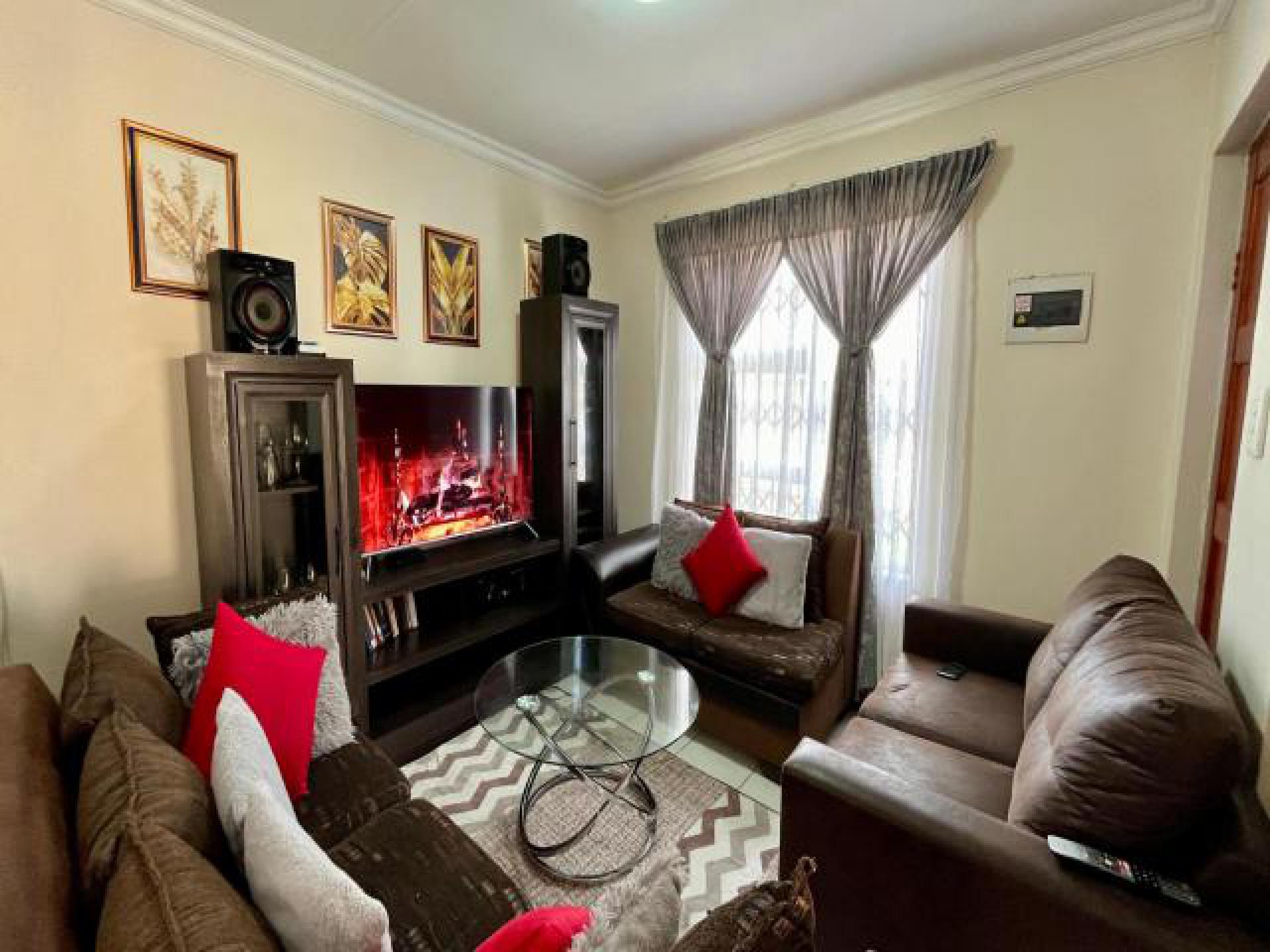 Lounges of property in Bloemdustria