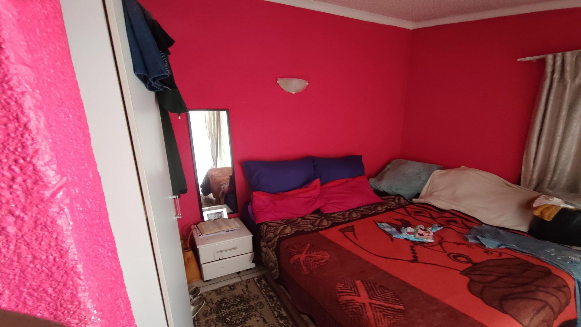 Bed Room 1 of property in Windmill Park