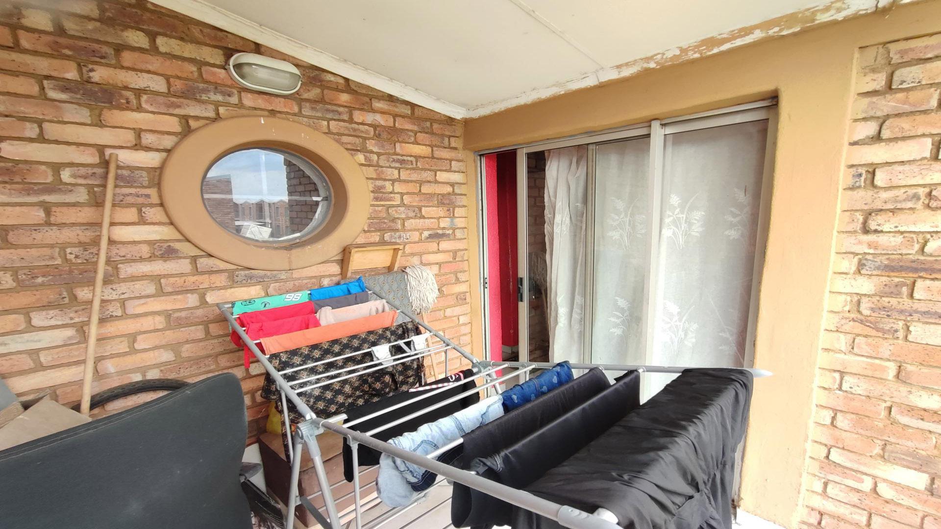 Balcony of property in Windmill Park