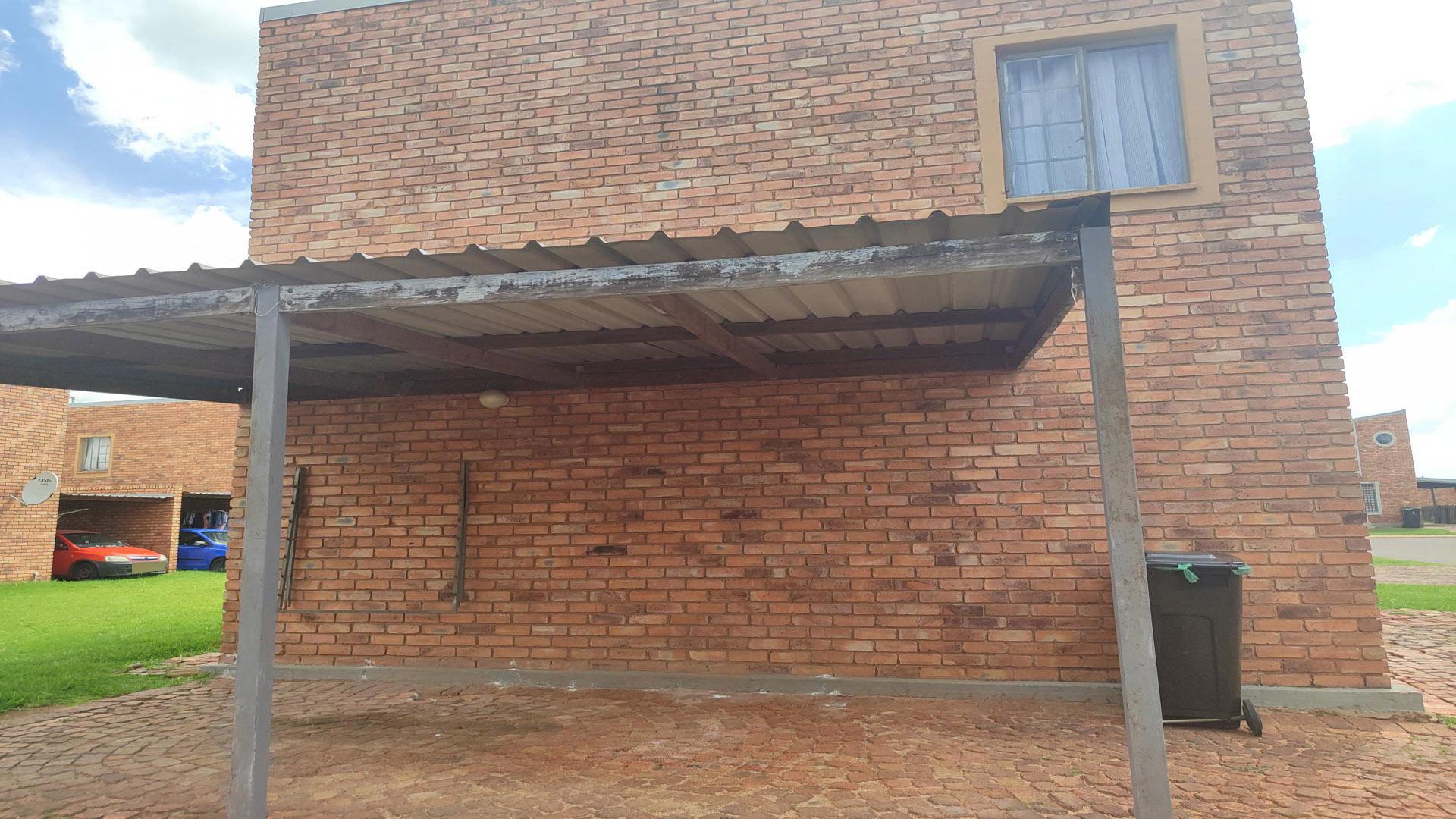 Garage of property in Windmill Park