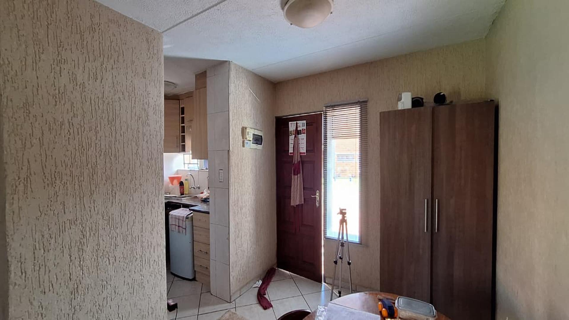 Dining Room - 8 square meters of property in Windmill Park