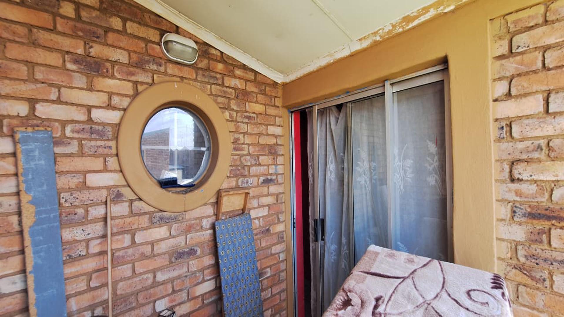 Balcony - 7 square meters of property in Windmill Park