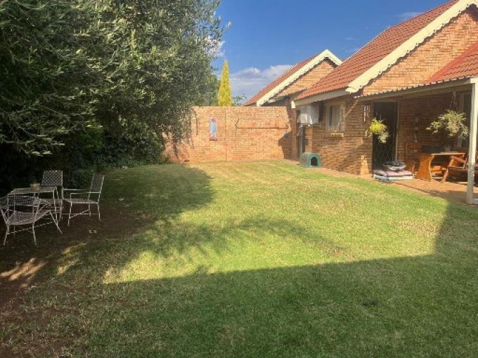 3 Bedroom Simplex for Sale For Sale in Langenhoven Park - MR629364