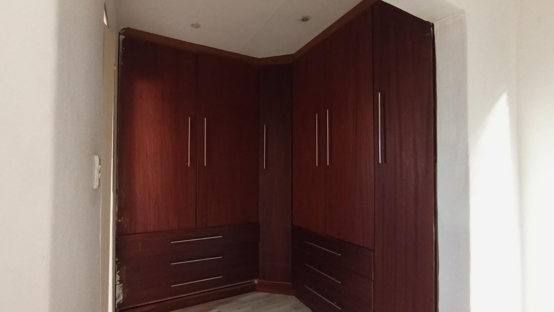 Spaces - 33 square meters of property in Heuweloord