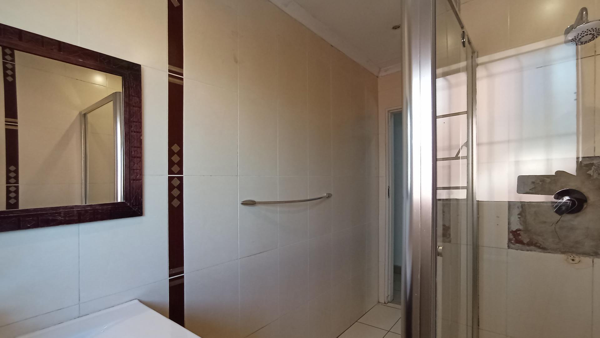 Bathroom 2 of property in Heuweloord