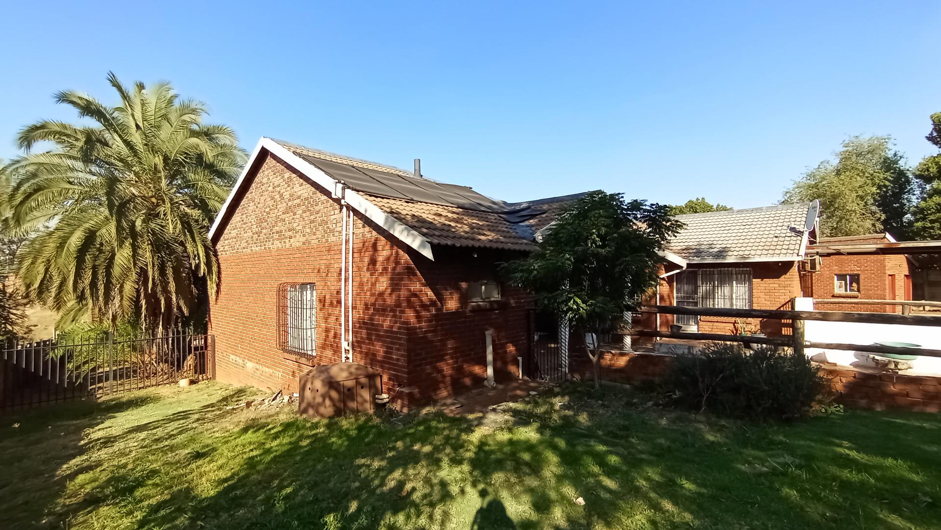 Backyard of property in Heuweloord