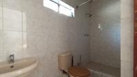 Bathroom 1 - 6 square meters of property in Heuweloord