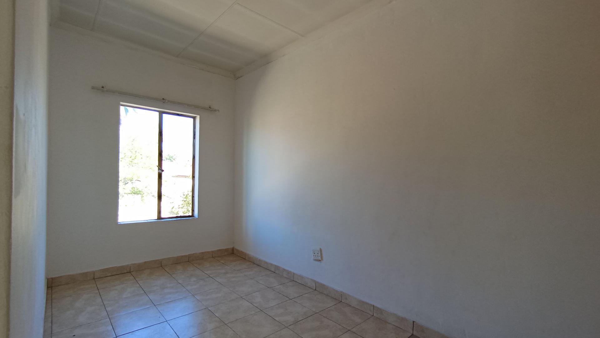 Bed Room 1 - 12 square meters of property in Claremont