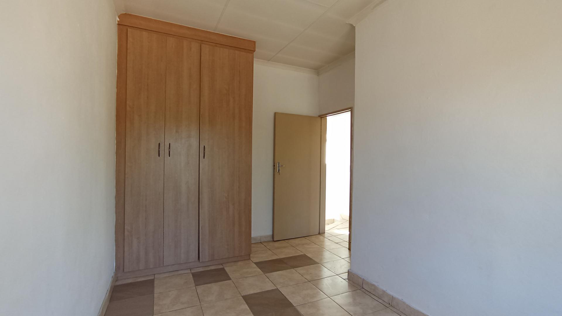 Bed Room 1 - 12 square meters of property in Claremont