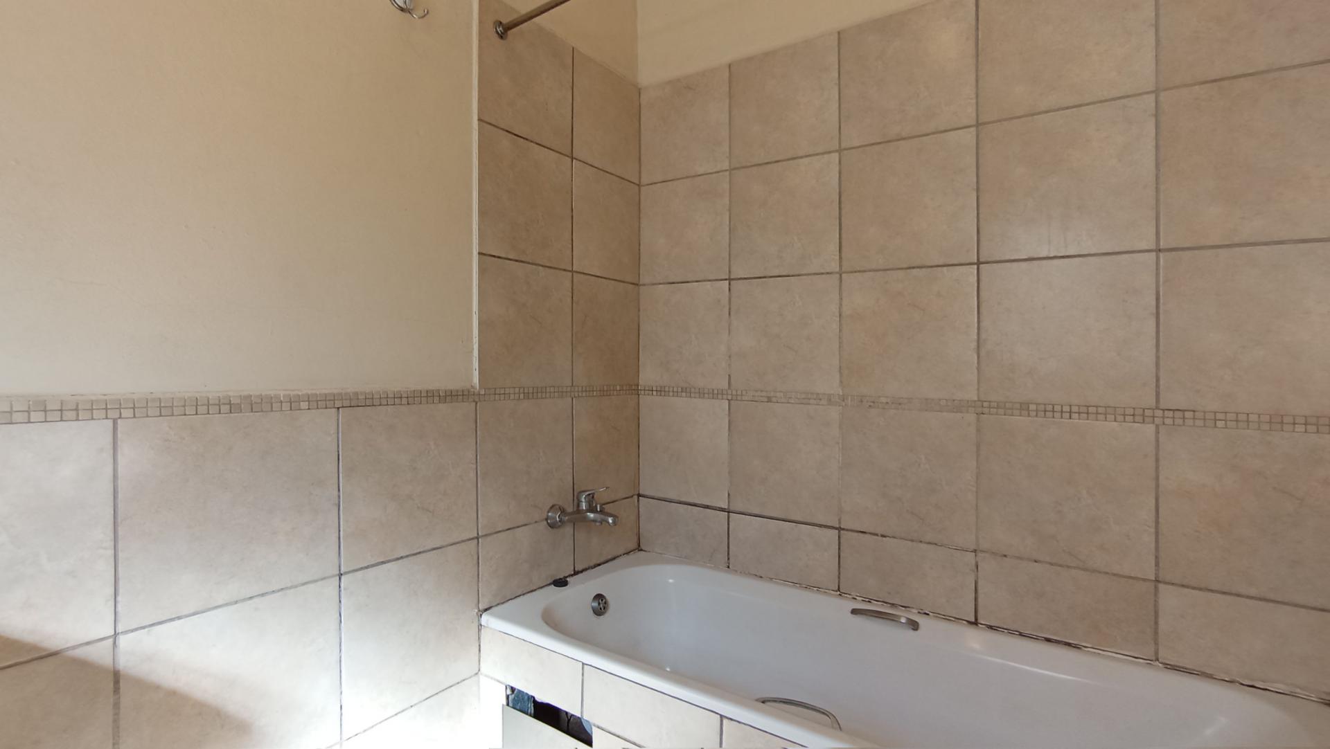 Bathroom 1 - 5 square meters of property in Claremont