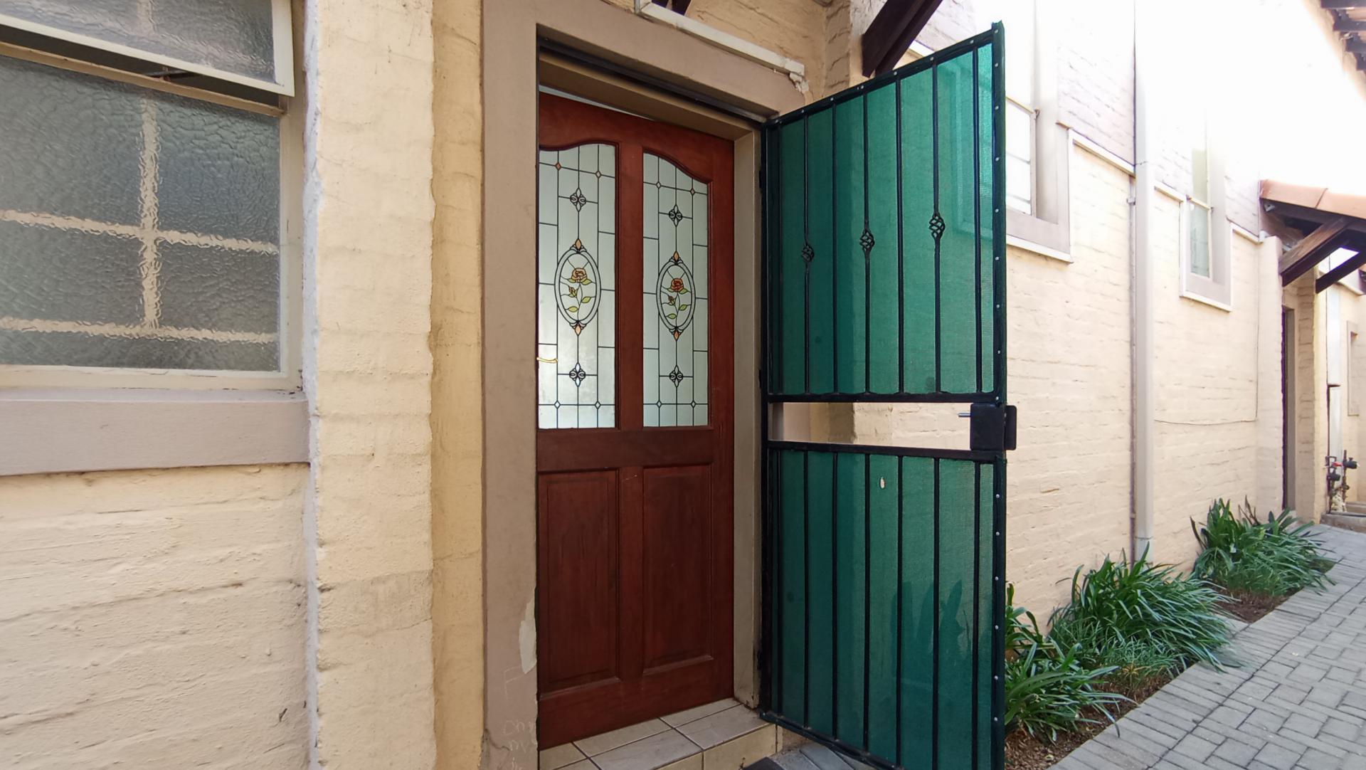 Front View of property in Claremont