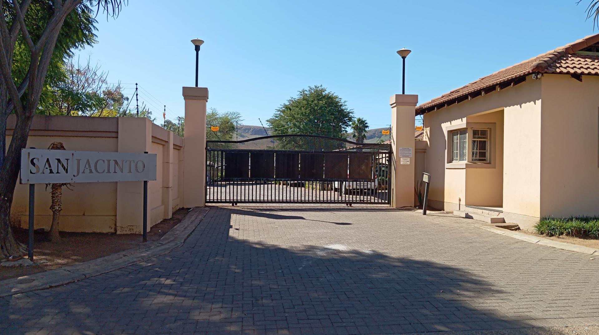Front View of property in Claremont