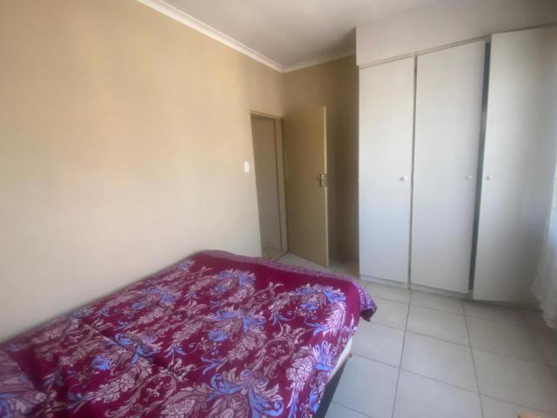 Bed Room 1 of property in Vorna Valley