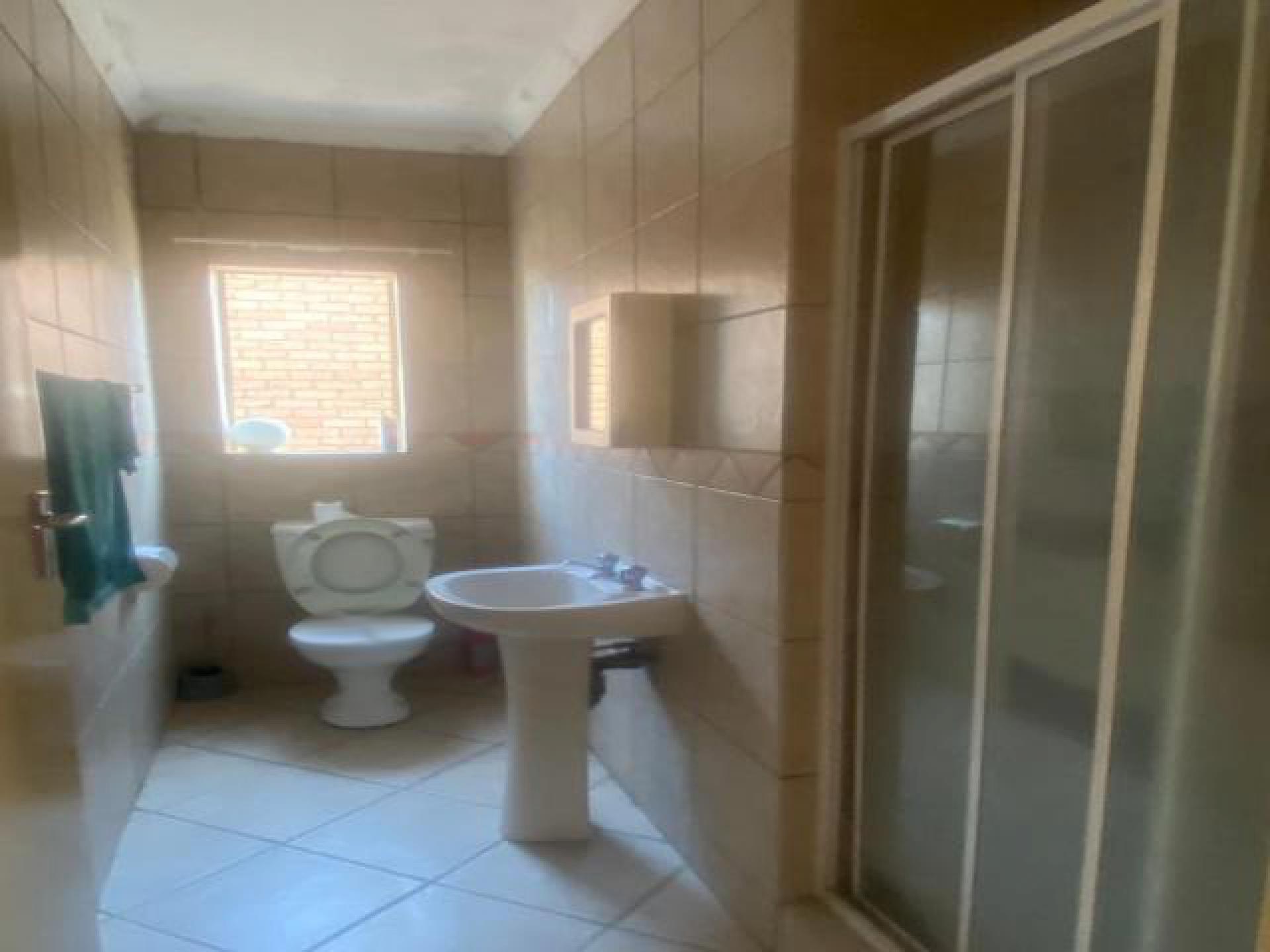 Bathroom 1 of property in Vorna Valley