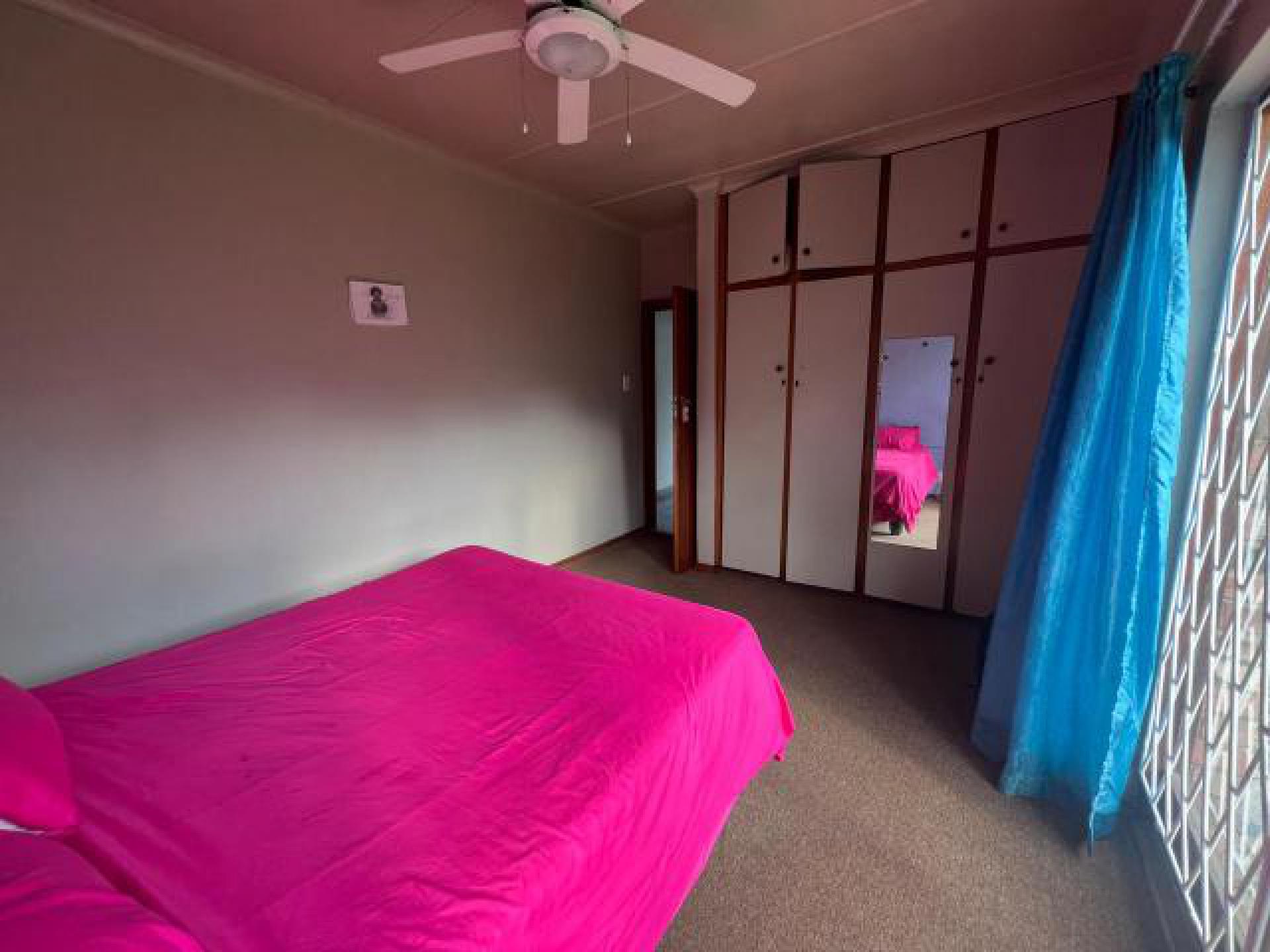 Bed Room 2 of property in Amalinda