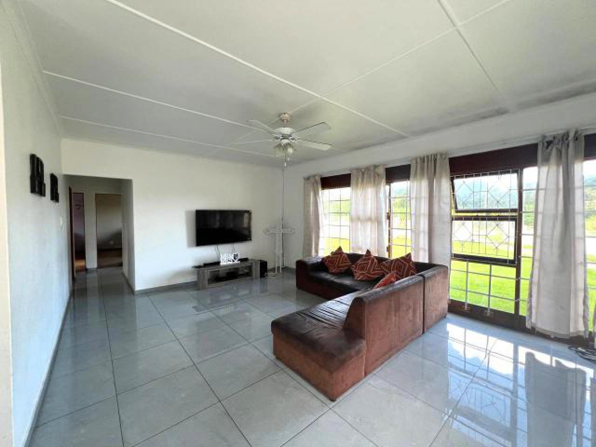 Lounges of property in Amalinda
