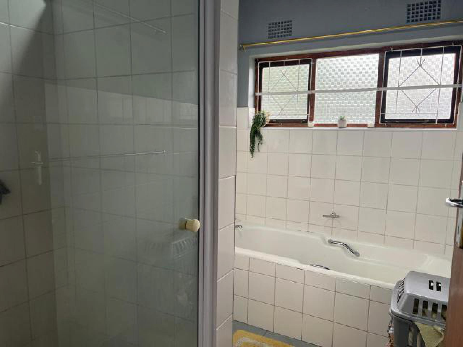 Bathroom 1 of property in Amalinda