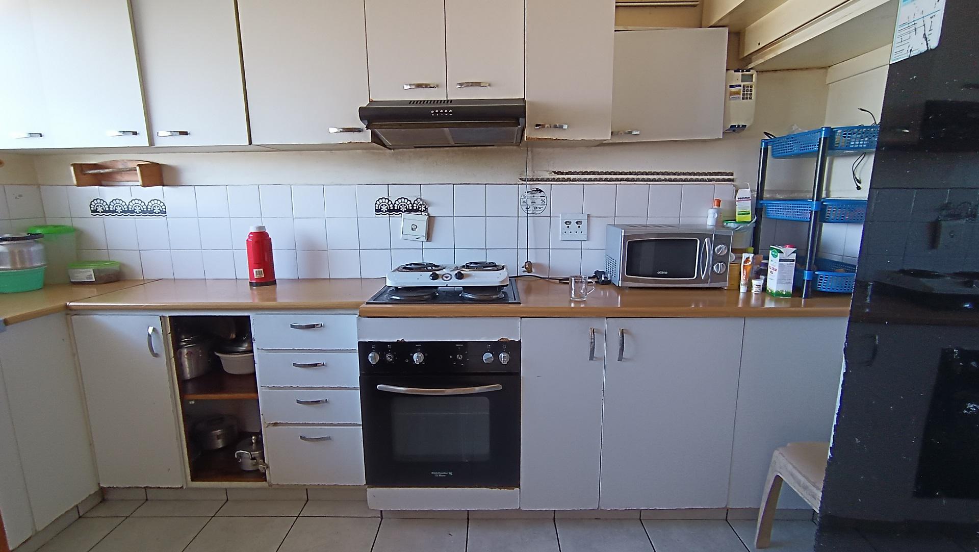 Kitchen - 10 square meters of property in Bellville
