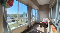 Balcony - 10 square meters of property in Bellville