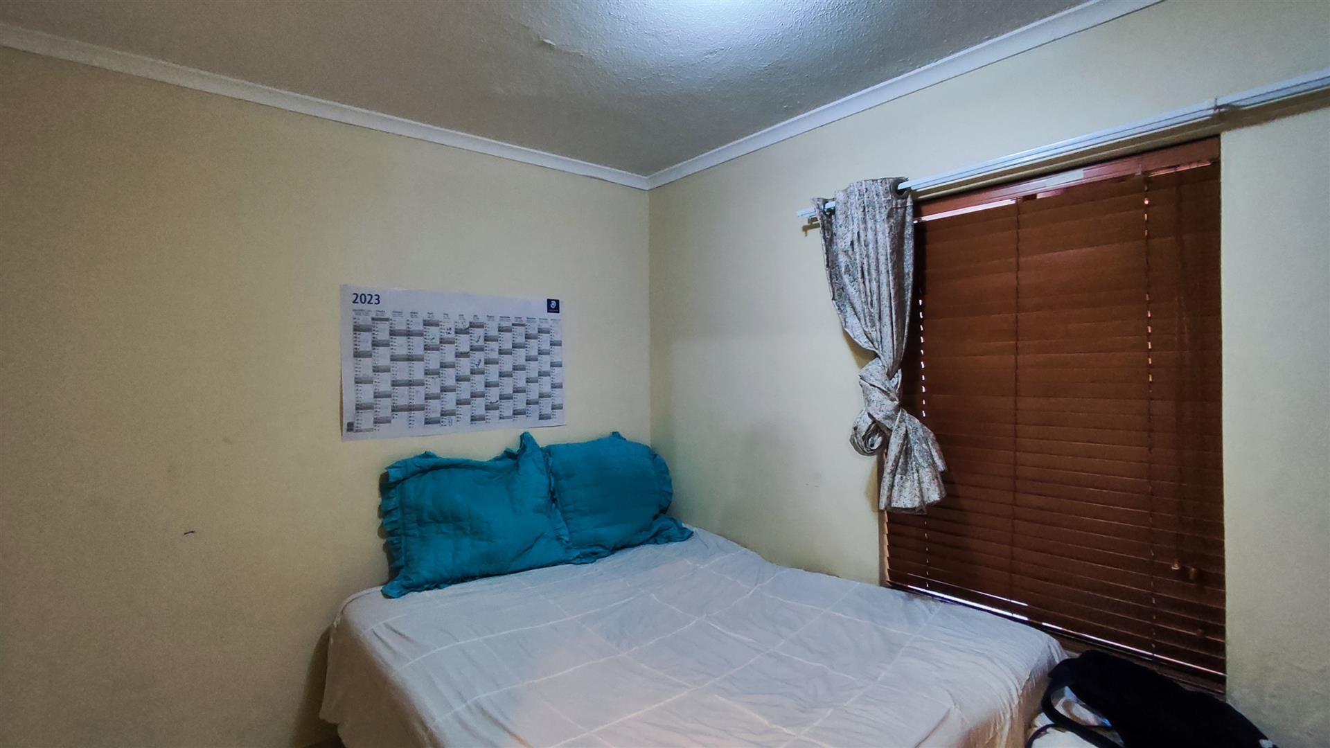 Bed Room 1 - 9 square meters of property in Castleview