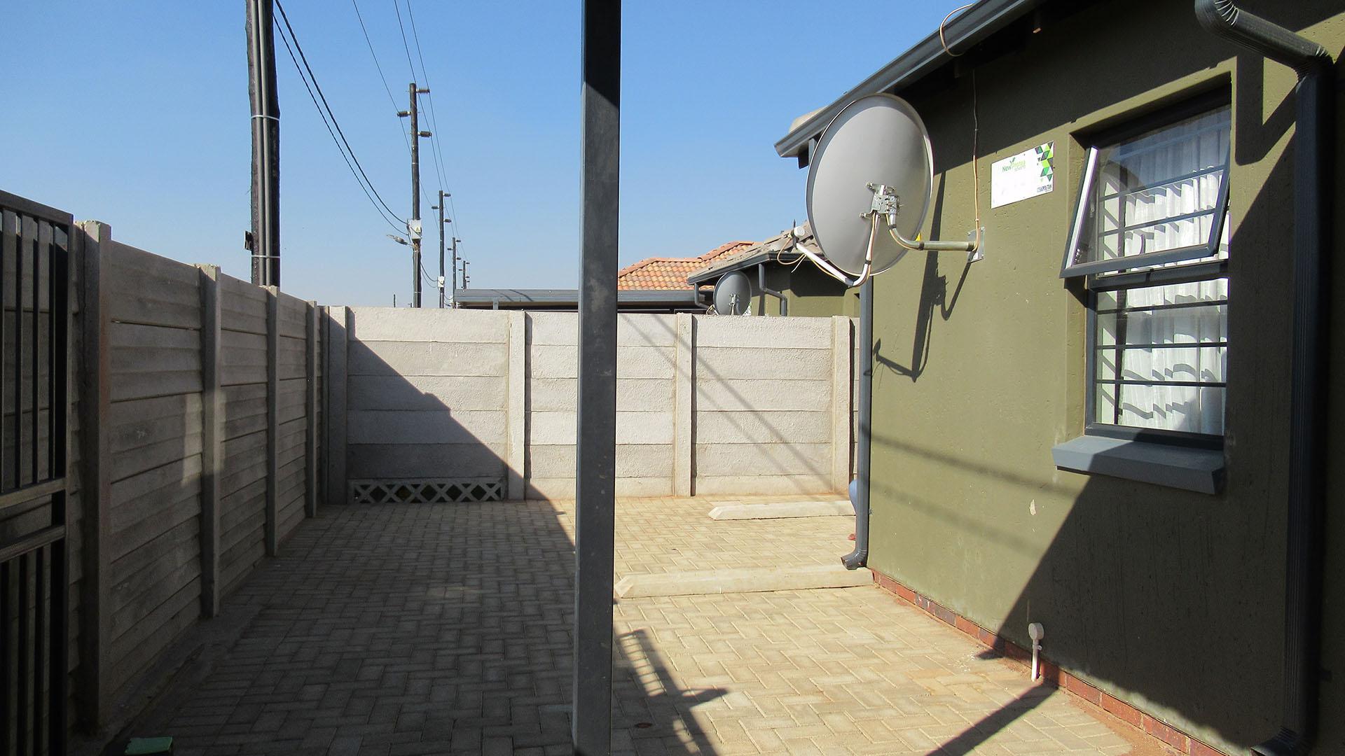 Front View of property in Protea Glen