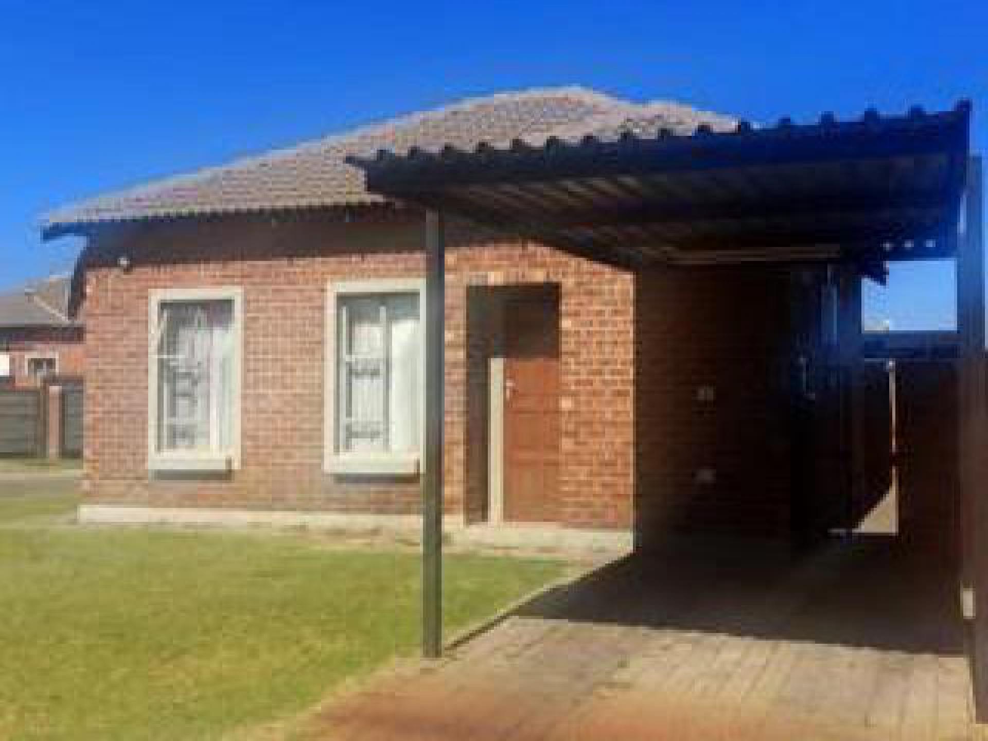 Front View of property in Terra Nova