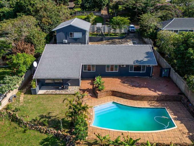 3 Bedroom House for Sale For Sale in Amanzimtoti  - MR629667
