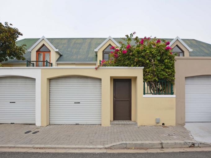 2 Bedroom Simplex for Sale For Sale in Claremont (CPT) - MR629695