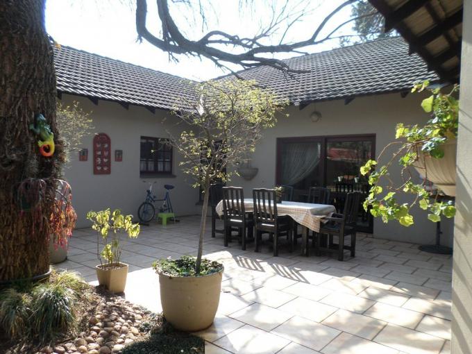 4 Bedroom House for Sale For Sale in New Redruth - MR629711